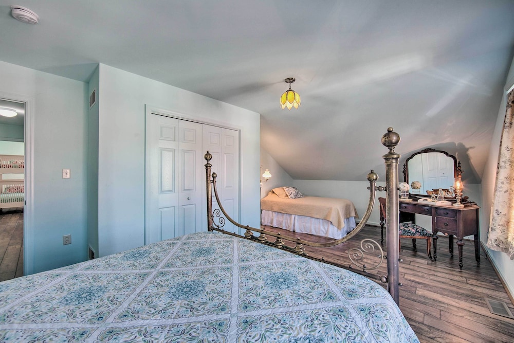 Unique Townhouse in Bavarian-style Neighborhood! - Property Image 27