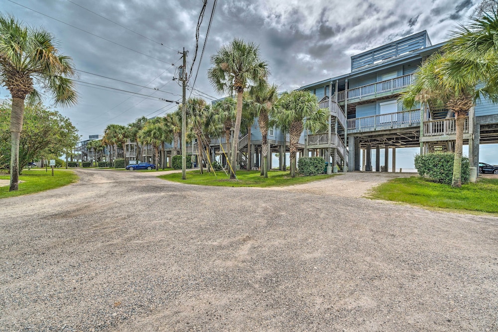 Beach & Pool Access at Condo on Cedar Key!