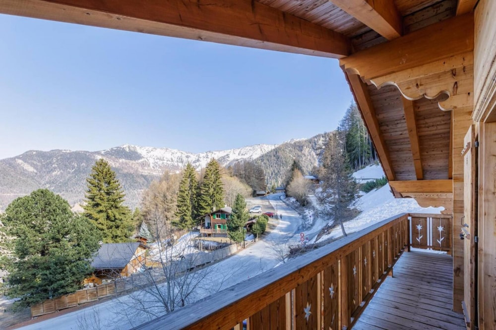 Luxury 10 pax Chalet With Incredible Views Garage