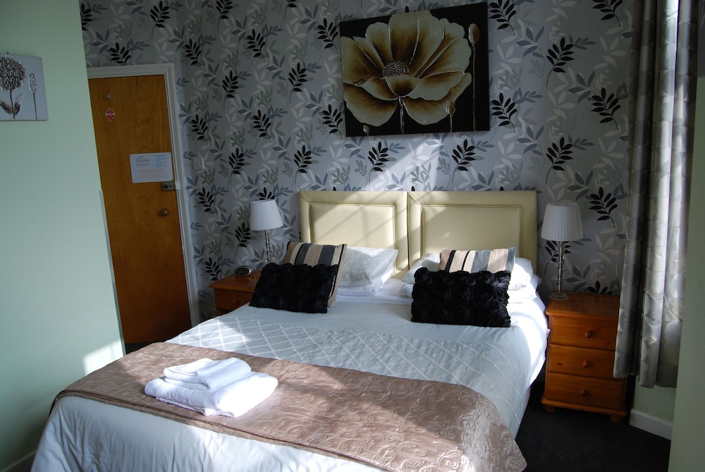 Tudor Court Hotel