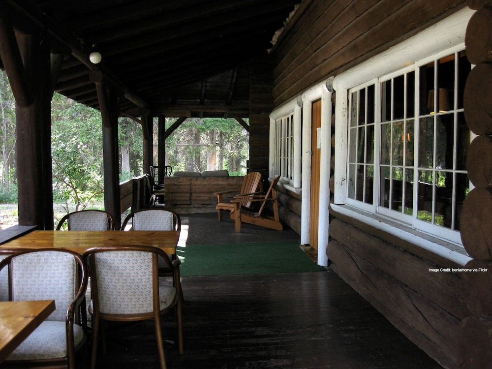 Kootenay Park Lodge