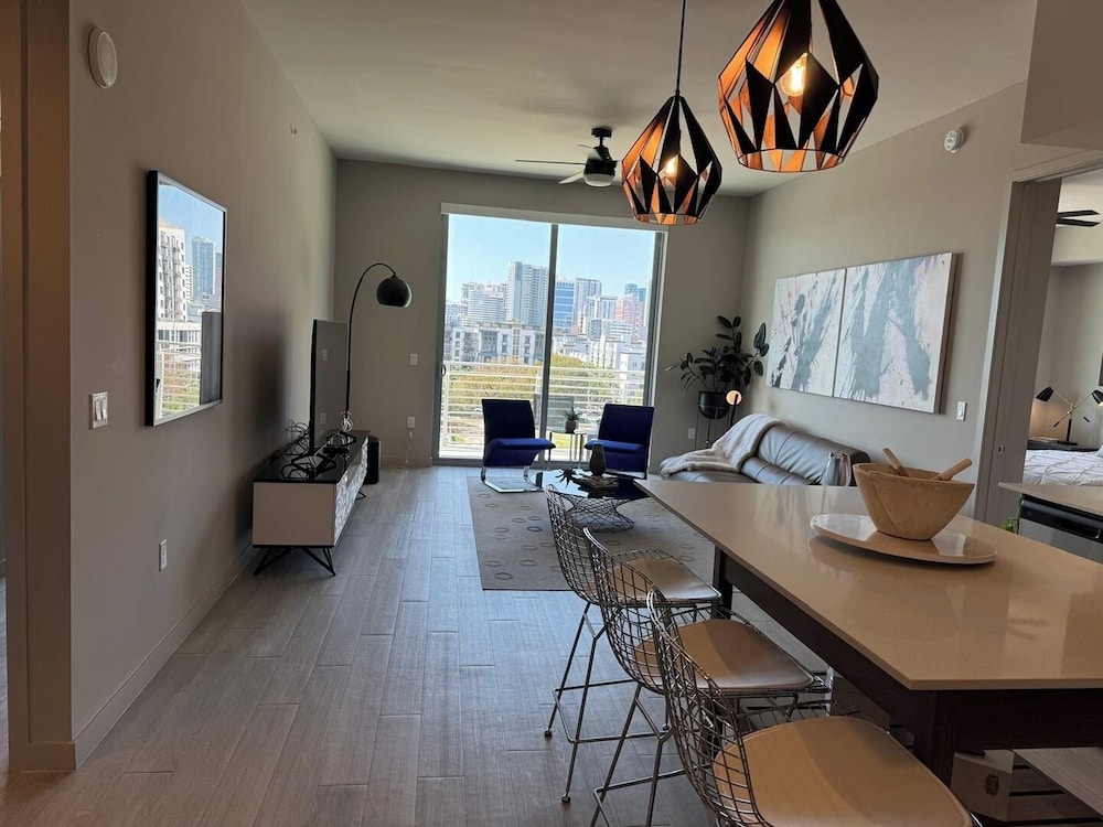 Chic 2BR Downtown Fort Lauderdale Apt w/ Pool