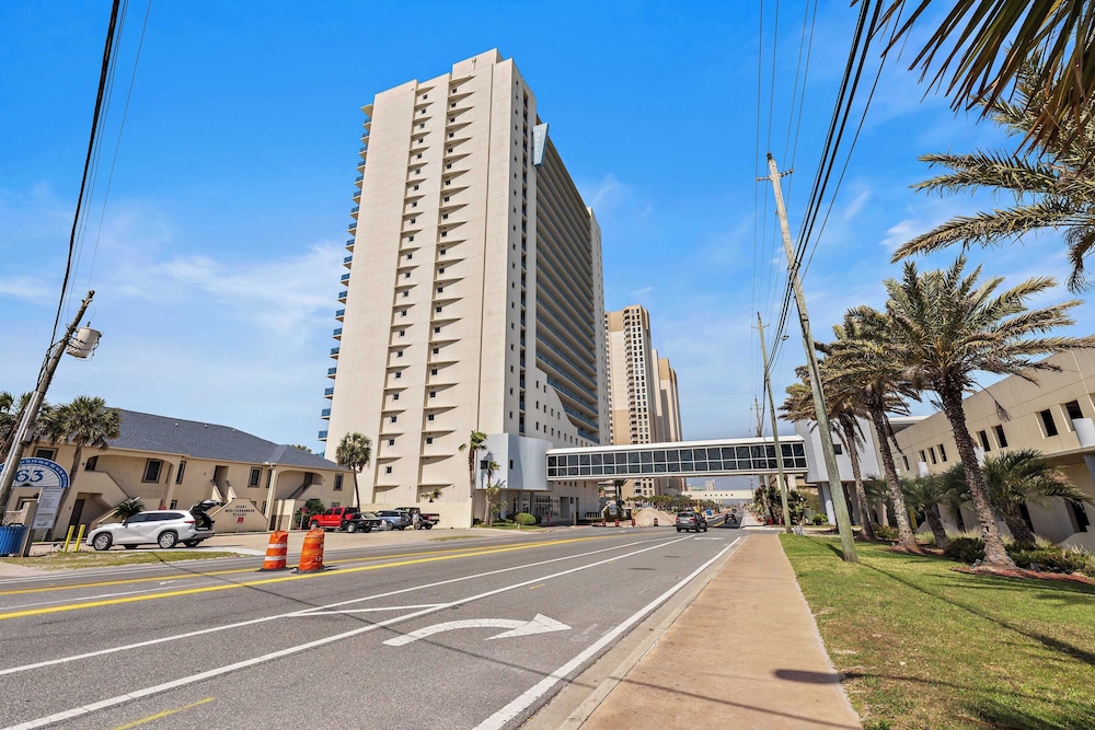Beachfront Stay w/ Resort Amenities & Gulf Views Sterling Breezing #506