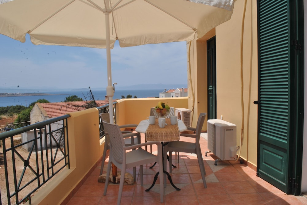Skandalis Traditional Suites