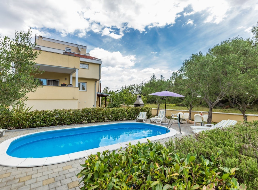 Elegant and Lavish Leisure Apartments Zadar With Outdoor Pool