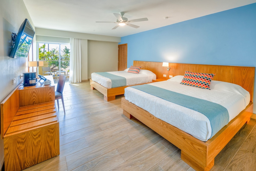 Coral Costa Caribe Beach Resort - All Inclusive - Property Image 11