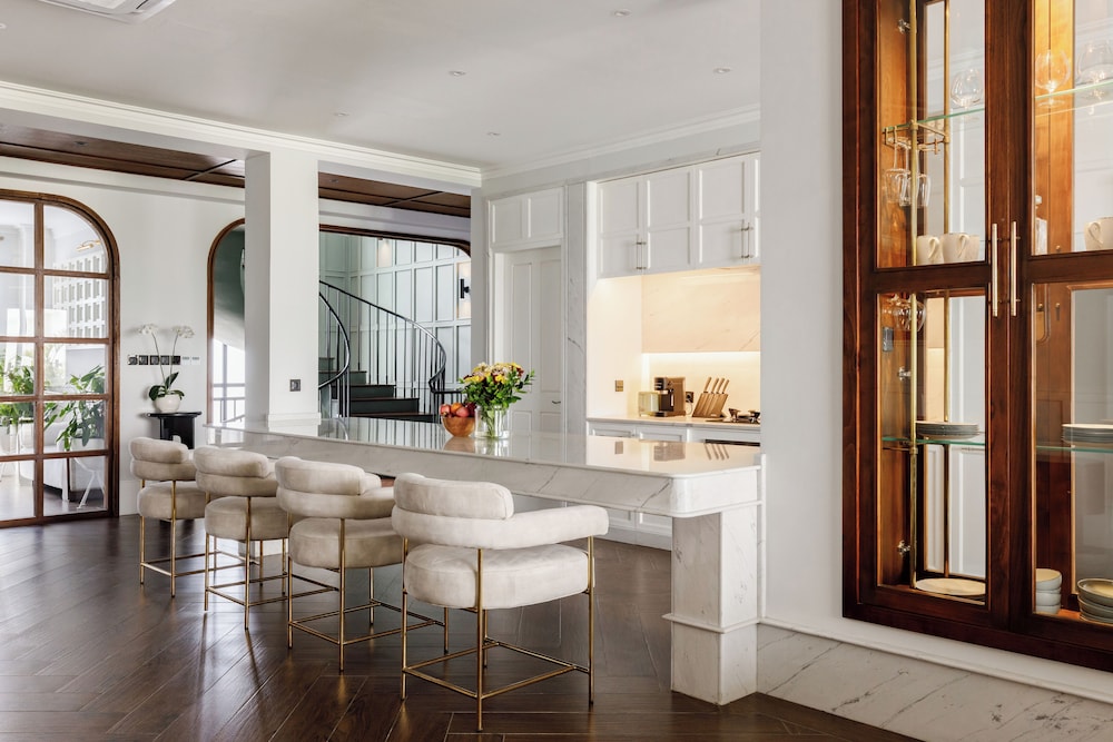 Mayfair Place
