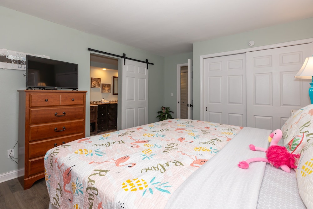 Pet-friendly Condo at Mm-19 w/ Boat Slip & Lake Views