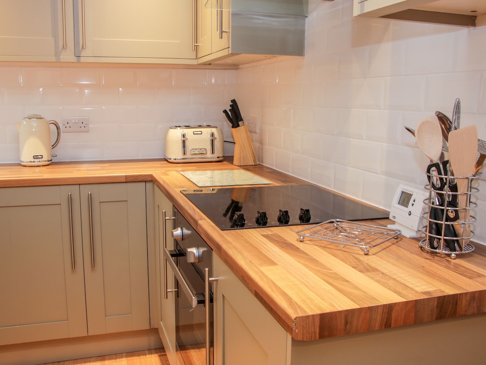 Pinner's Cottage view 3