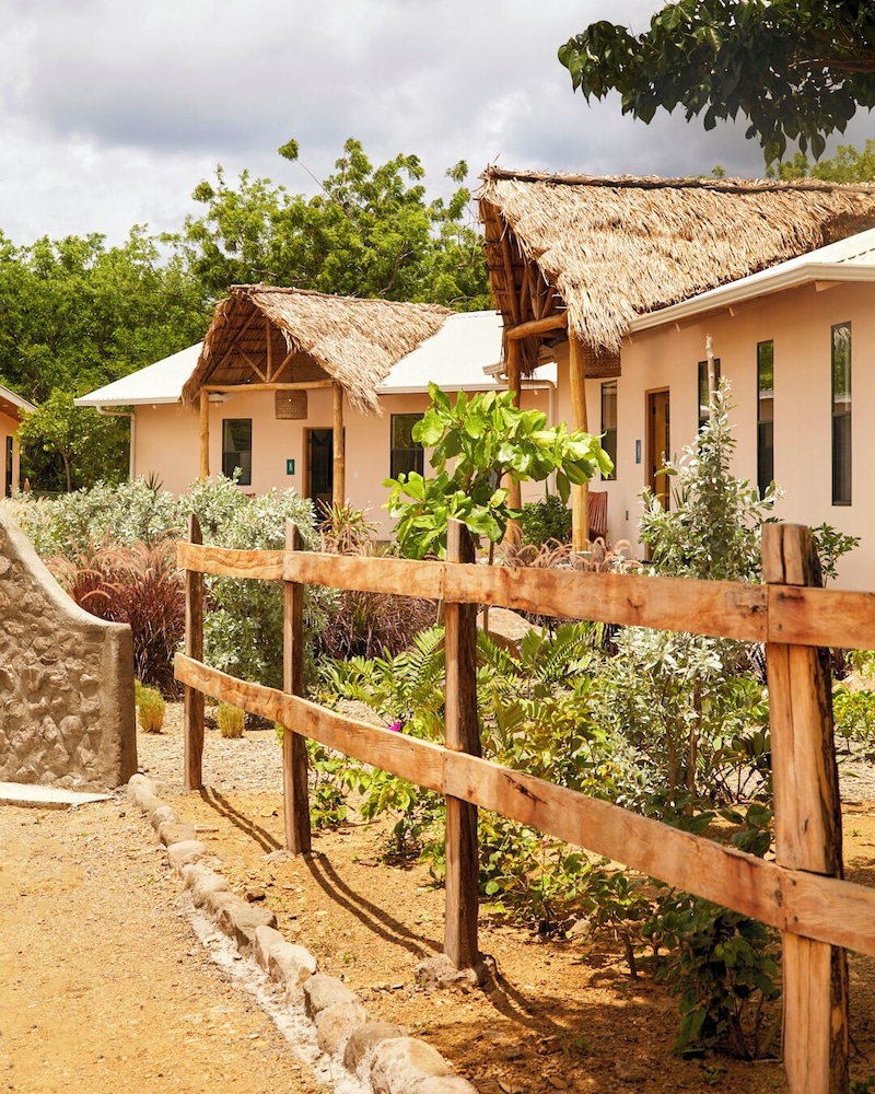 Pelícano Popoyo Boutique Villas
