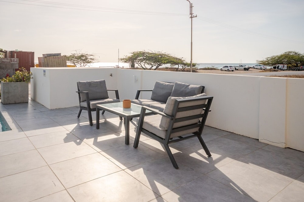 Modern Trestrapi Beach Villa 8 bed 8 Bath 2 Pools