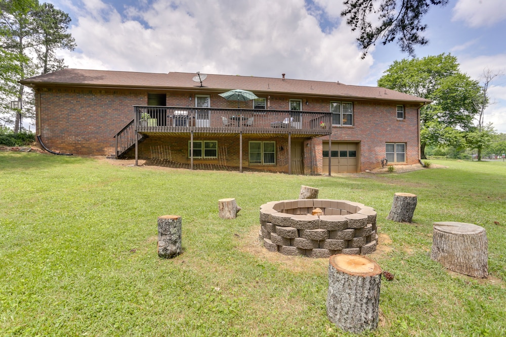 Cozy Georgia Getaway w/ Deck, Grill & Fire Pit! view 5