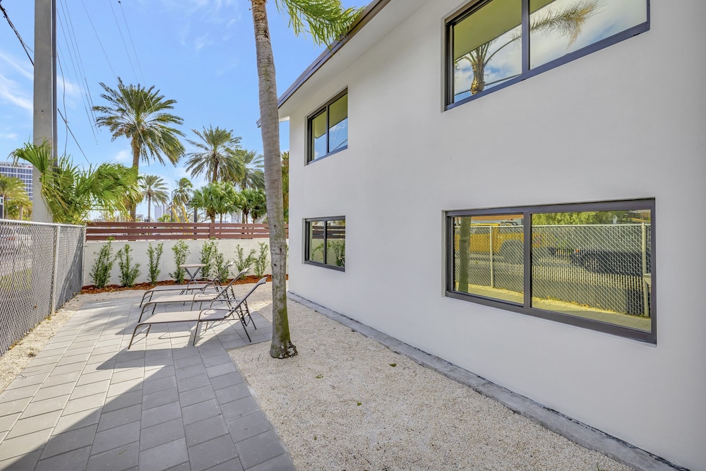 Lux Villa 3br 2ba Steps to Beach view 2