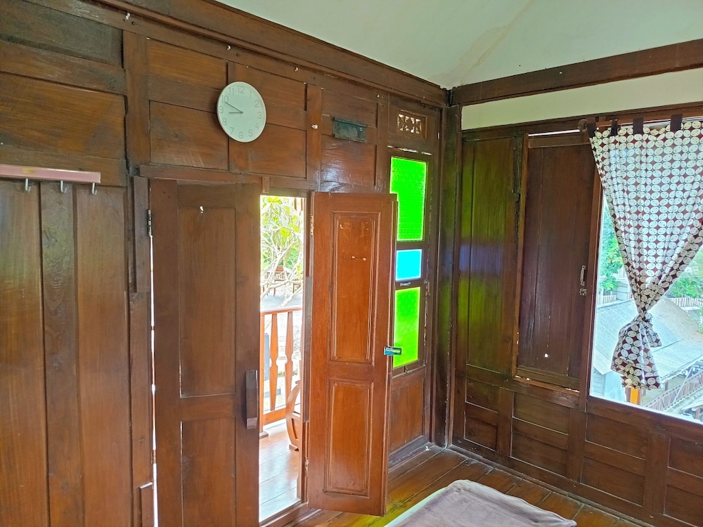 Karlie Inn