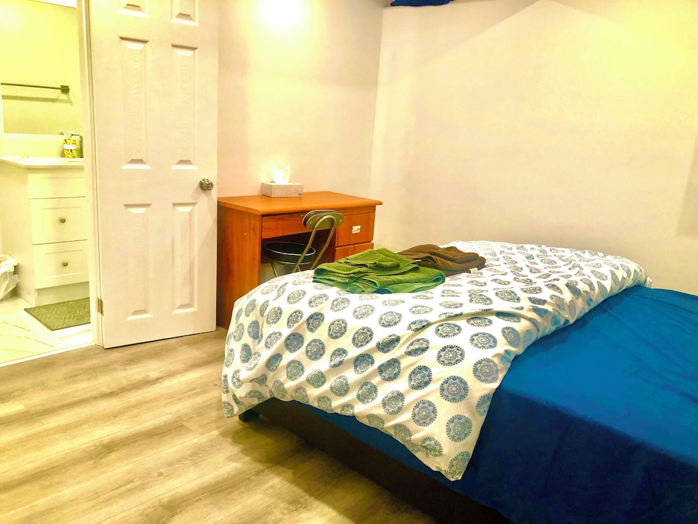 Toronto Vacations - Cozy Home - Property Image 4