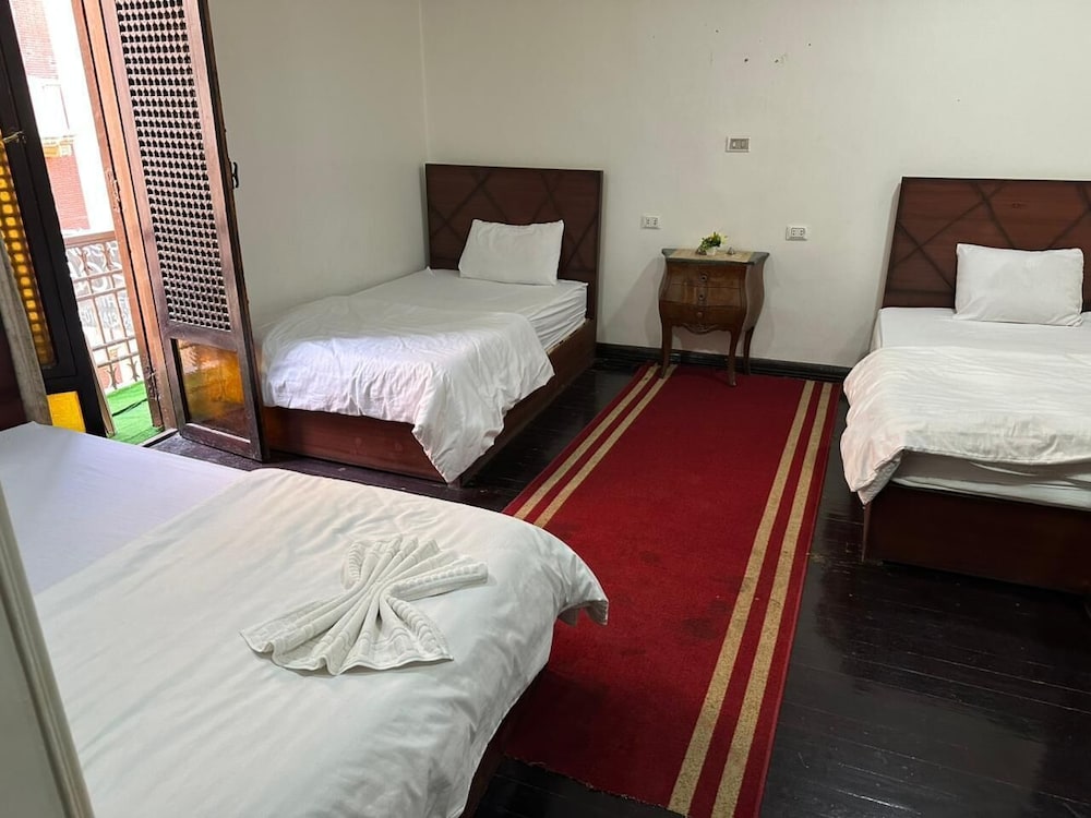 Downtown Kings Hotel