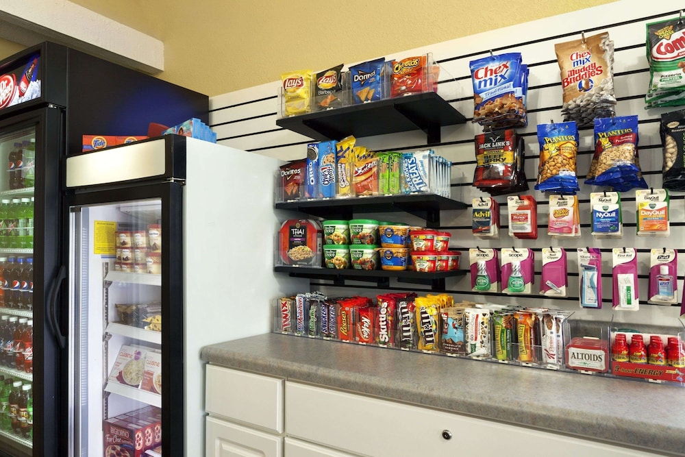 Mount Vernon Vacations - Super 8 by Wyndham Salem - Property Image 3