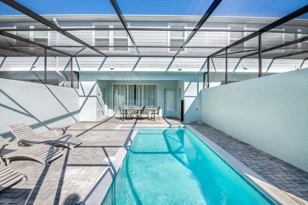 Elegant 5-bedroom Villa w Private Pool Near Disney