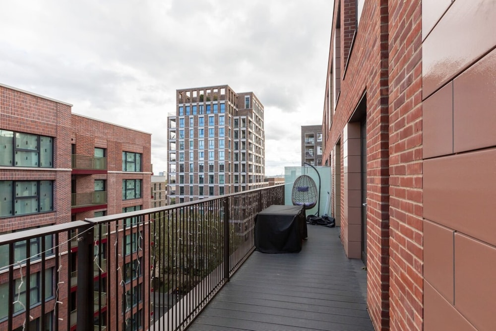 Pristine 1BD Flat W/balcony - Elephant & Castle!