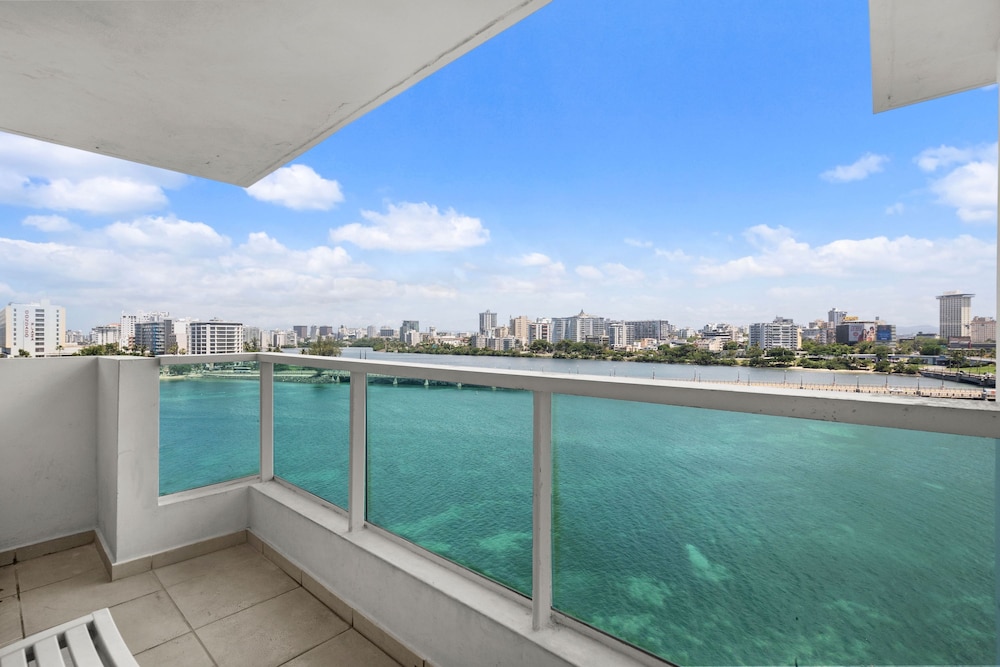 Lagoon819-bl in San Juan