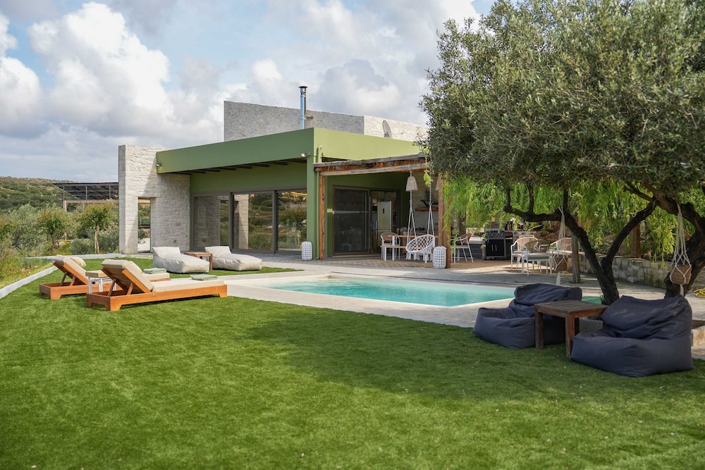 Oliva Emerald Eco - Secluded Off-grid Vineyard Villa