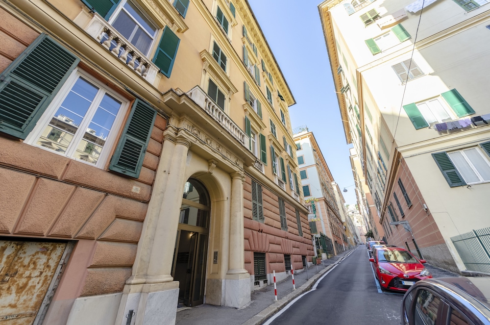 JOIVY Family Flat, 5 Mins to Piazza Corvetto view 3