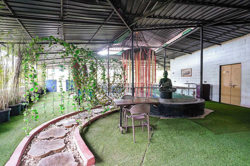 Fabhotel Mazzo Residency
