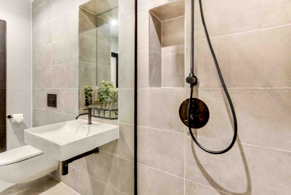 Host Stay Rox Studio