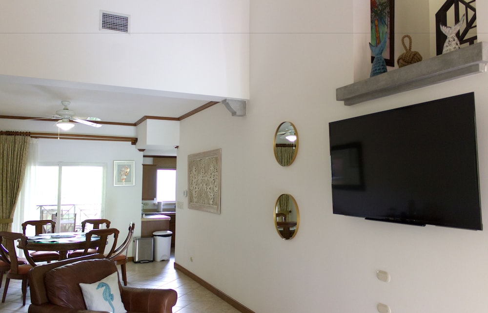 CR Luxury Los Sueños Condos