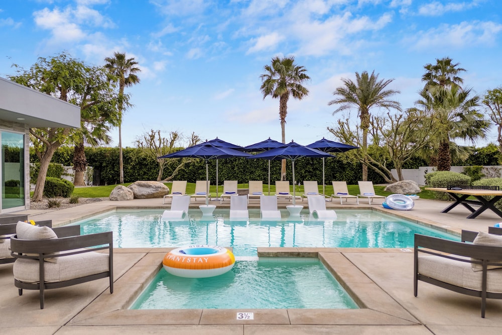 The Polo Villas by AvantStay – Modern Oasis Near Empire Polo Club