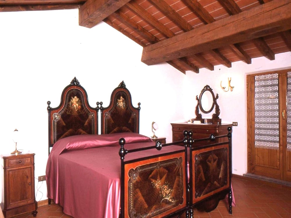 Farmhouse in Tuscany With Pool & Valley Views photo 3