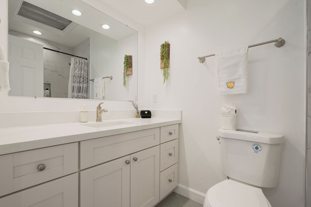Lakefront Retreat WaterViews 3BR 1.5BA