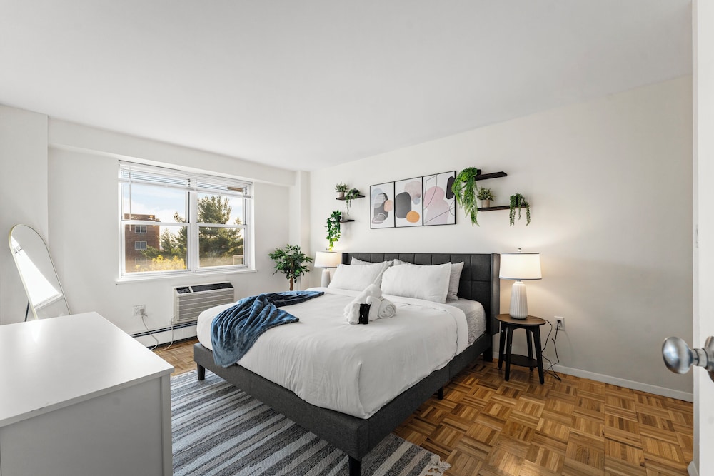 Furnished Apartment Near Longwood