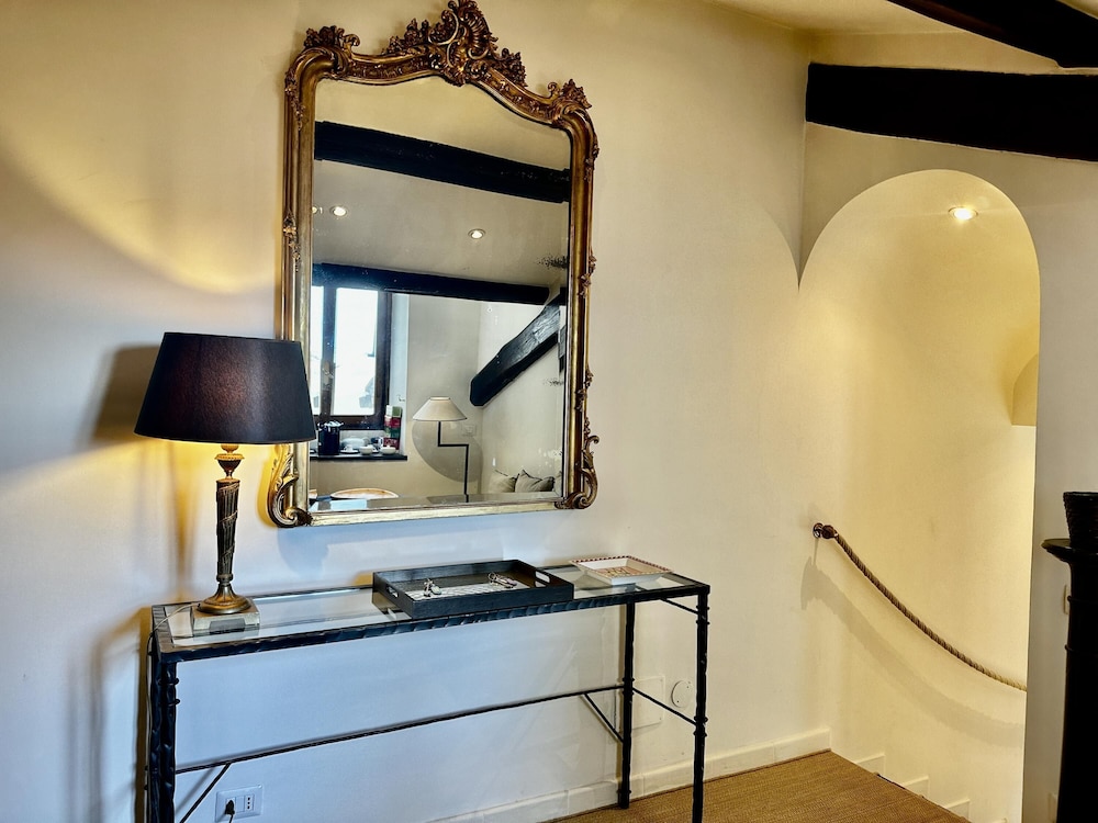 L Ortensia Bianca in Palazzo Ruspoli a Superb Retreat in the Most Elegant Palace in Rome