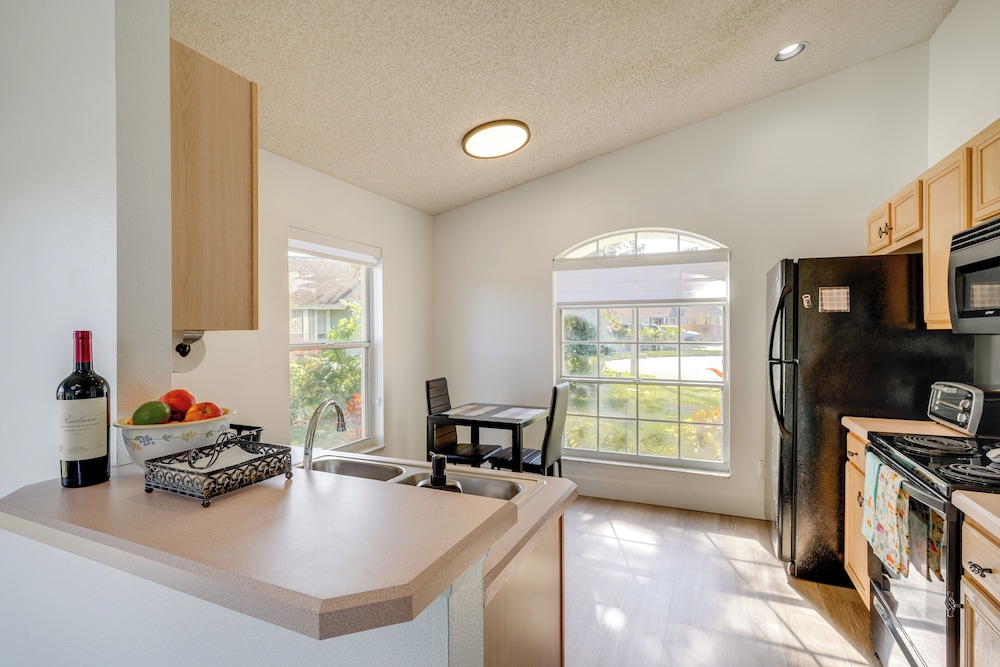 6 Mi to Disney World: Home w/ Large Yard!