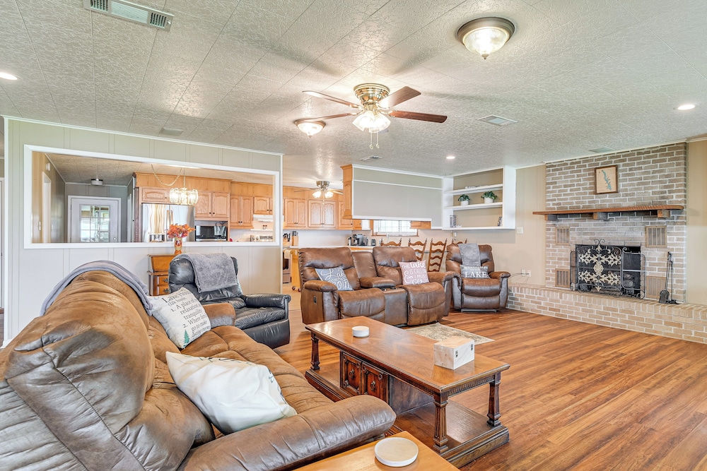 Lakefront Gem w/ Boat Dock & Fishing Pier in Many