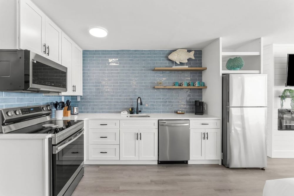 Renovated Beach Front Ocean View Condo TOG 723