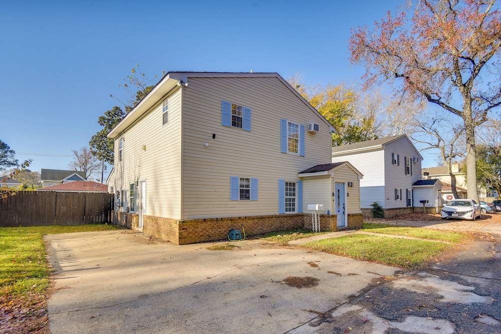 < 1 Mi to Beach! Quaint Norfolk Duplex w/ Yard