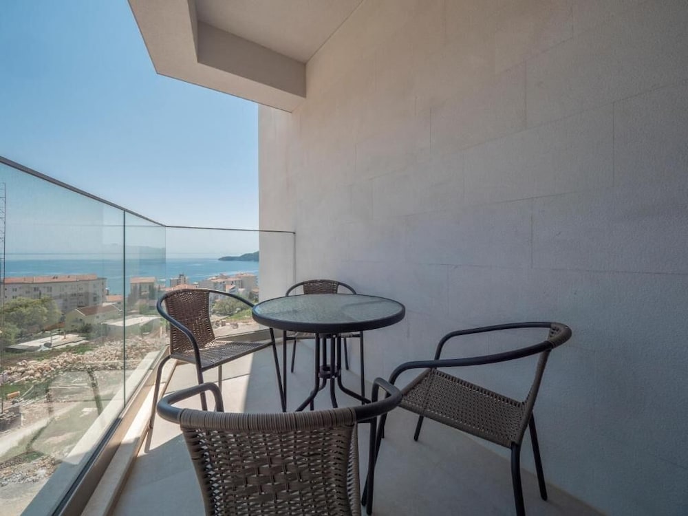 Two Bedroom Apartment Sea View Charlene view 4