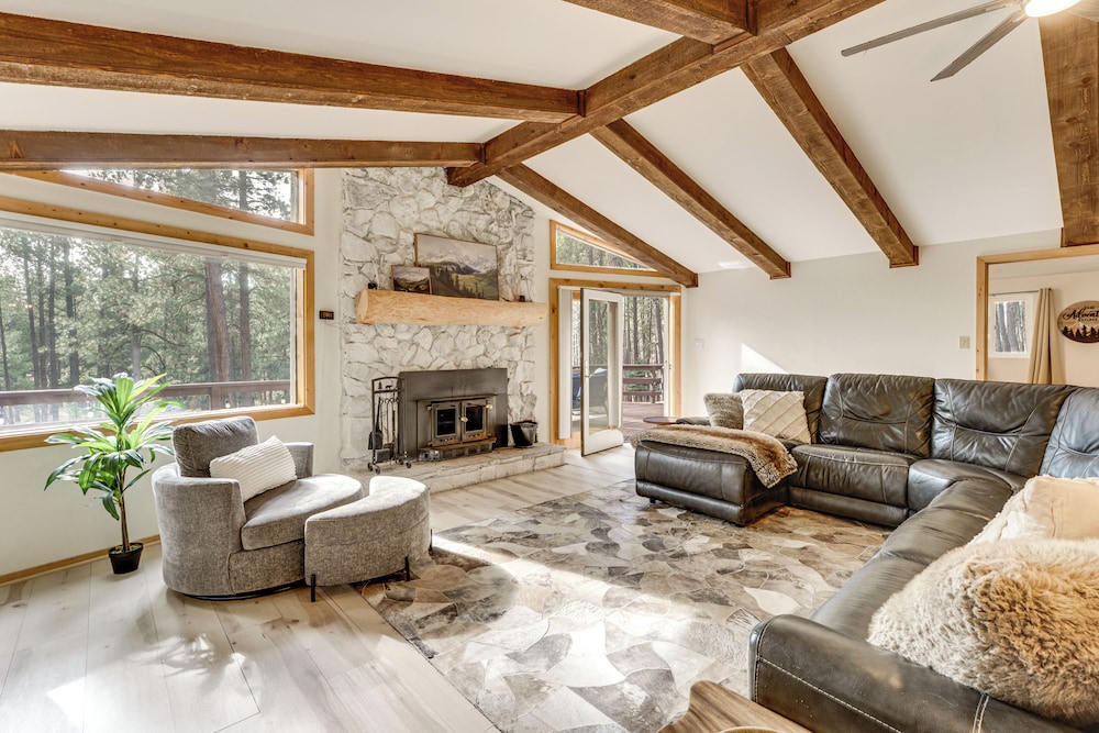 4 Mi to Angel Fire Resort: Home w/ Fire Pit!