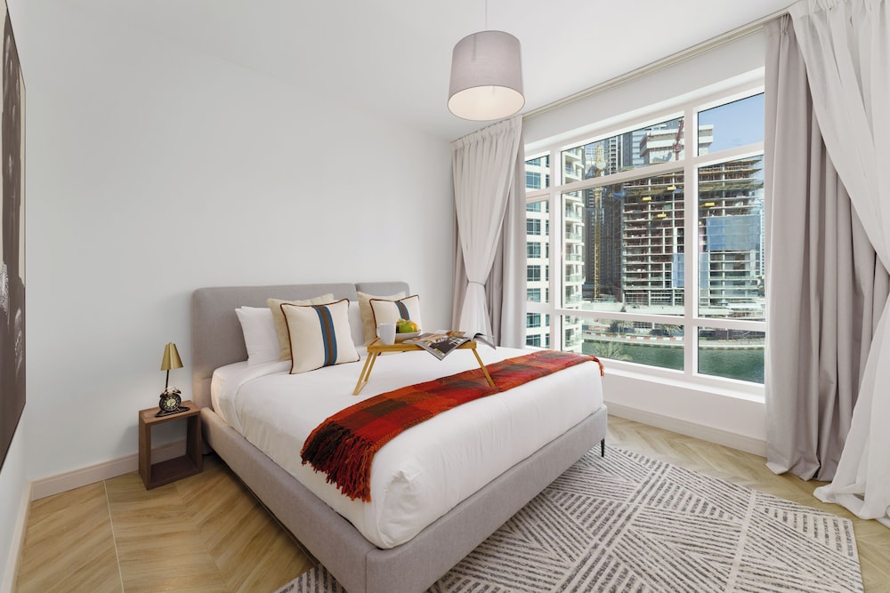 Maison Privee - Blissful Living w/ Dubai Marina Waterfront Views