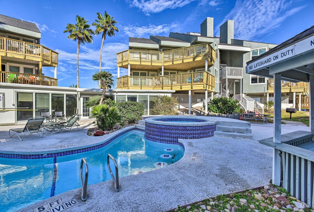 Balcony, Pool & Beach Access: Port Aransas Condo!
