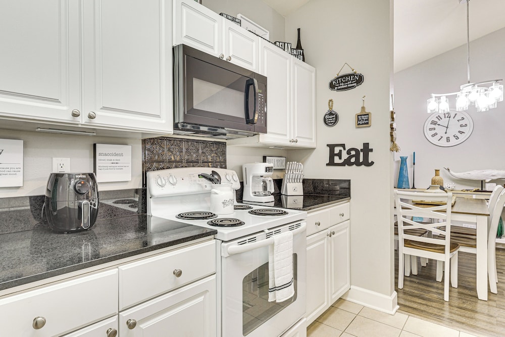 3 Mi to Owa: Modern Condo w/ Resort Pool!