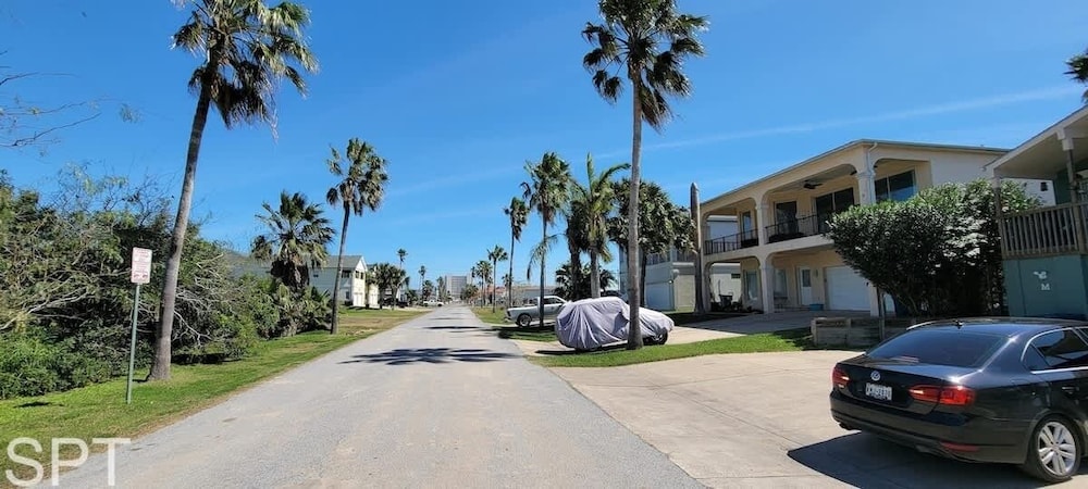 Large 3 Bedr Bay Views Pool Great Deck 3 Bedroom Condo