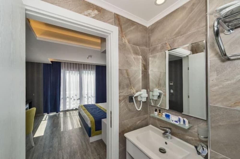 Inntel Hotel Istanbul - Image 18