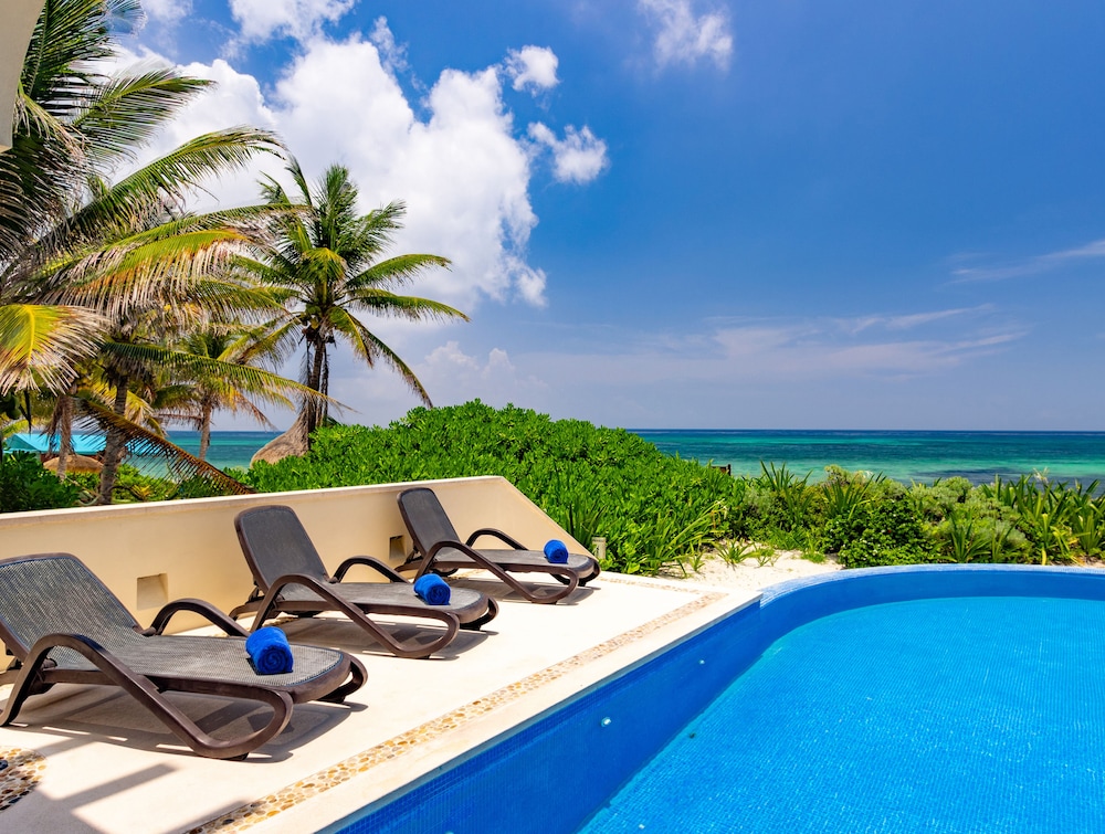 Ocean Front Private 3 Bedroom Villa in Akumal view 4