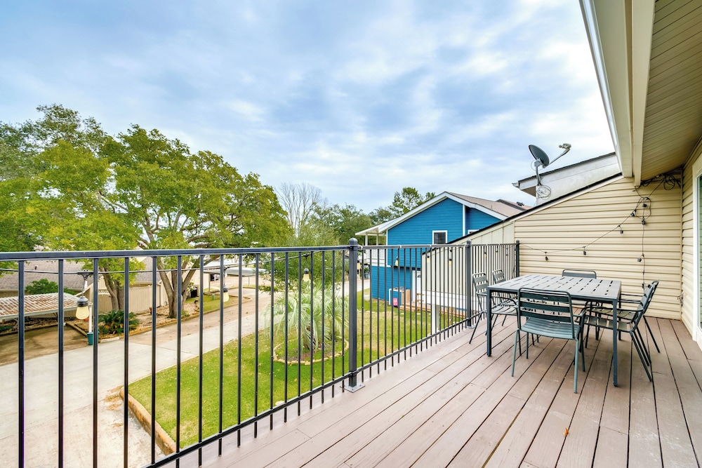 Walk to Lake Conroe: Family-friendly Getaway!