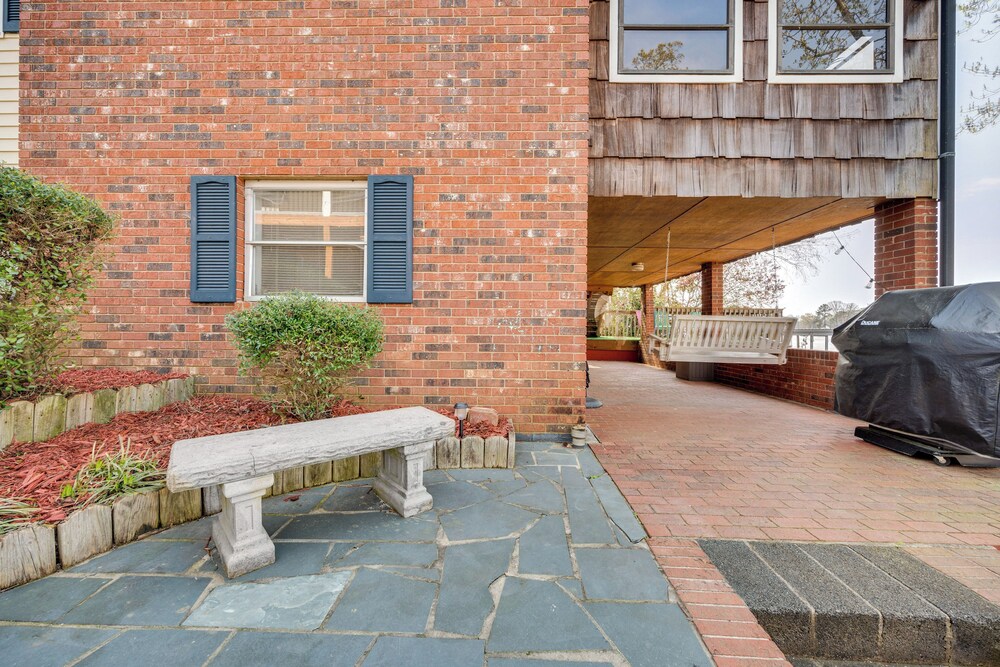 Lakefront New London Home: Dock, Fire Pit + Views! view 2