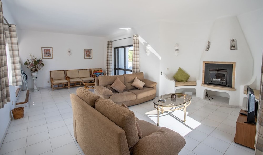 Carosim Quiet Location Close to Beach Private