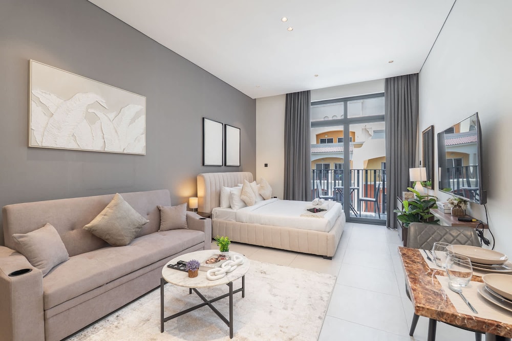 Spacious and Stunning Studio in The Heart of JVC